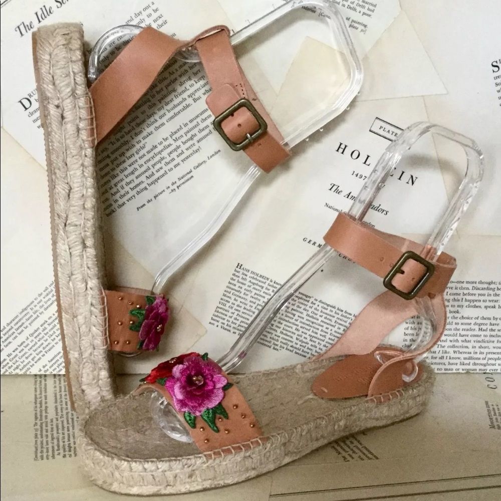 Anthropologie tan Leather Flower Wedge Sandal 10 - Picture 2 of 7